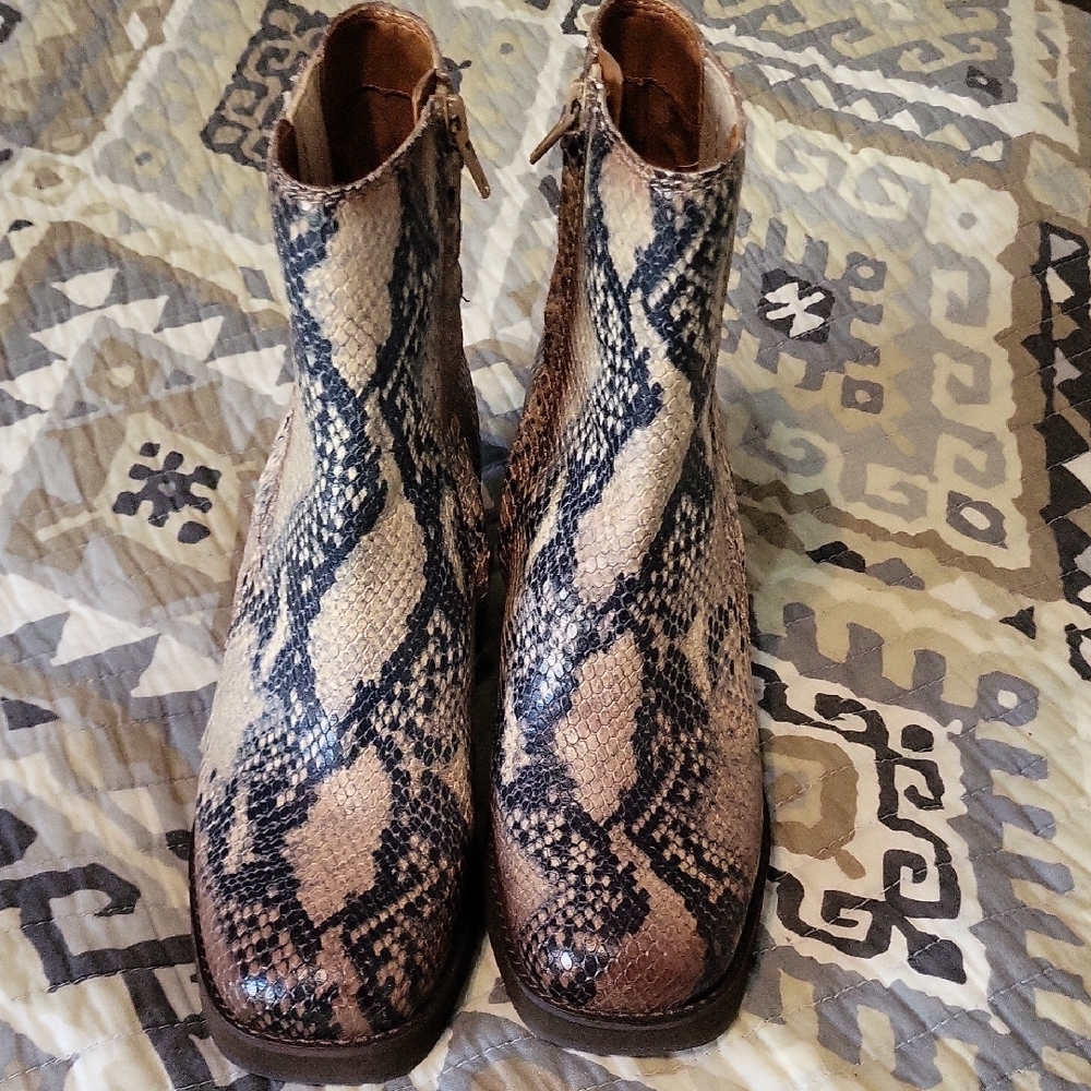 Zodiac Snakeprint  Boots